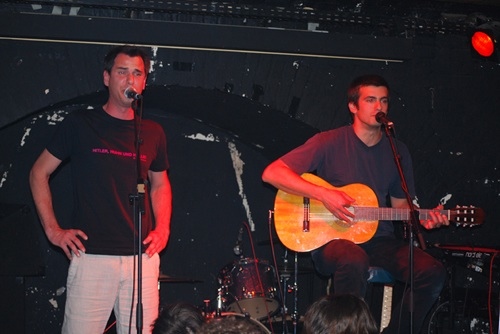 Foto: Christoph & Lollo im Chelsea in Wien. Wintersporttournee 2008.